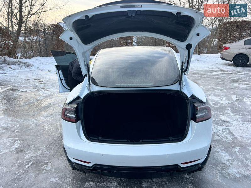 Седан Tesla Model 3 2020 в Киеве