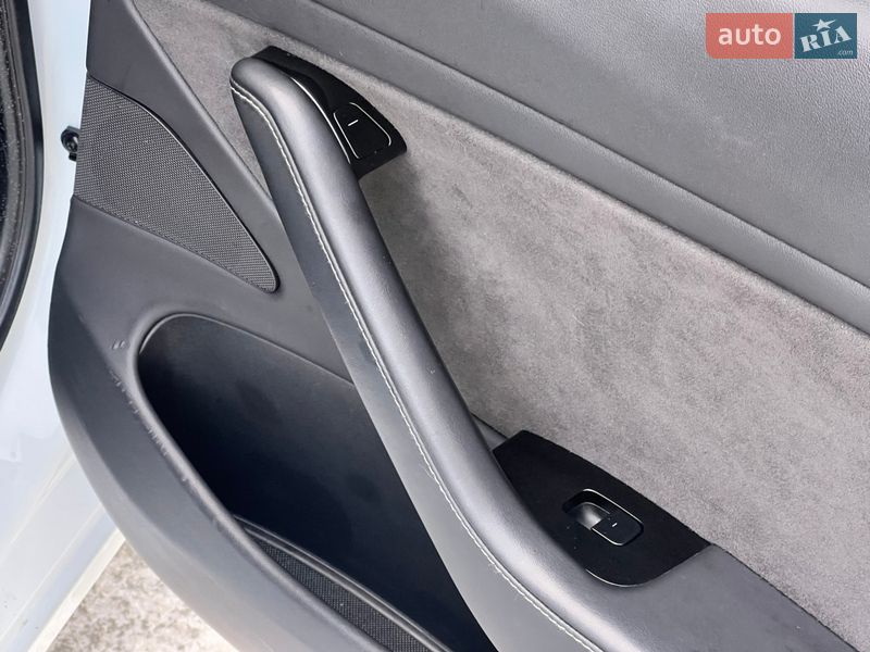 Седан Tesla Model 3 2020 в Киеве