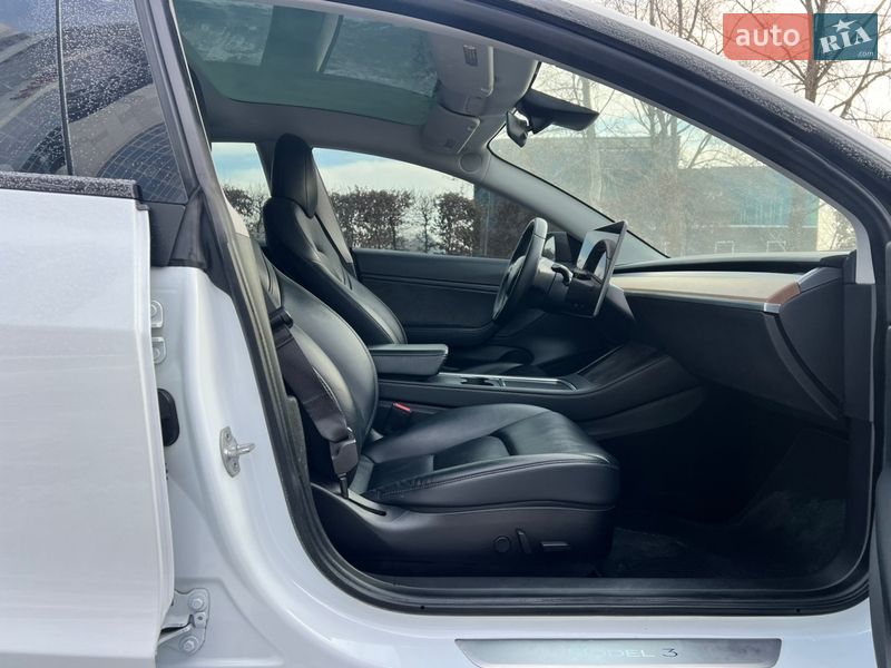 Седан Tesla Model 3 2020 в Киеве