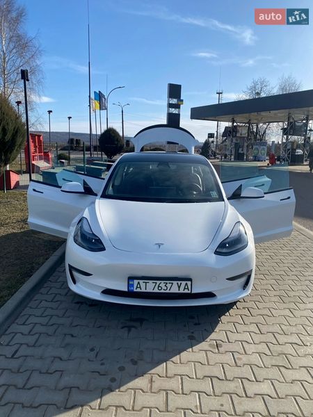 Седан Tesla Model 3 2023 в Калуше