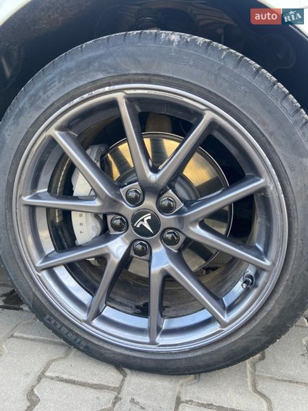 Седан Tesla Model 3 2023 в Калуше
