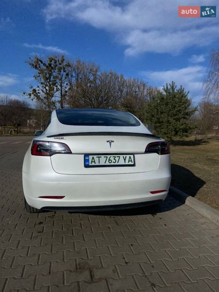 Седан Tesla Model 3 2023 в Калуше