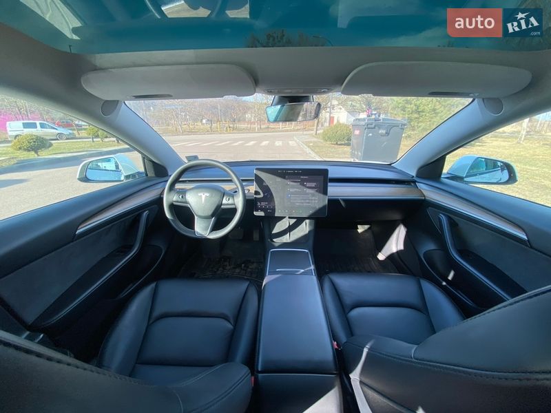 Седан Tesla Model 3 2023 в Калуше