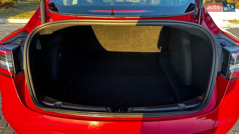 Седан Tesla Model 3 2022 в Кагарлыке