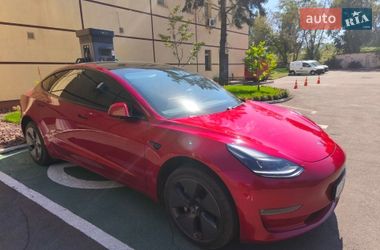 Седан Tesla Model 3 2021 в Ромнах