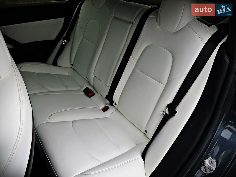 Седан Tesla Model 3 2019 в Черкасах