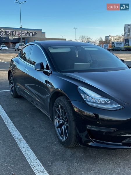 Седан Tesla Model 3 2018 в Вышгороде