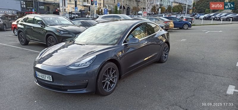 Седан Tesla Model 3 2019 в Киеве