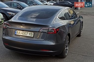 Седан Tesla Model 3 2019 в Киеве