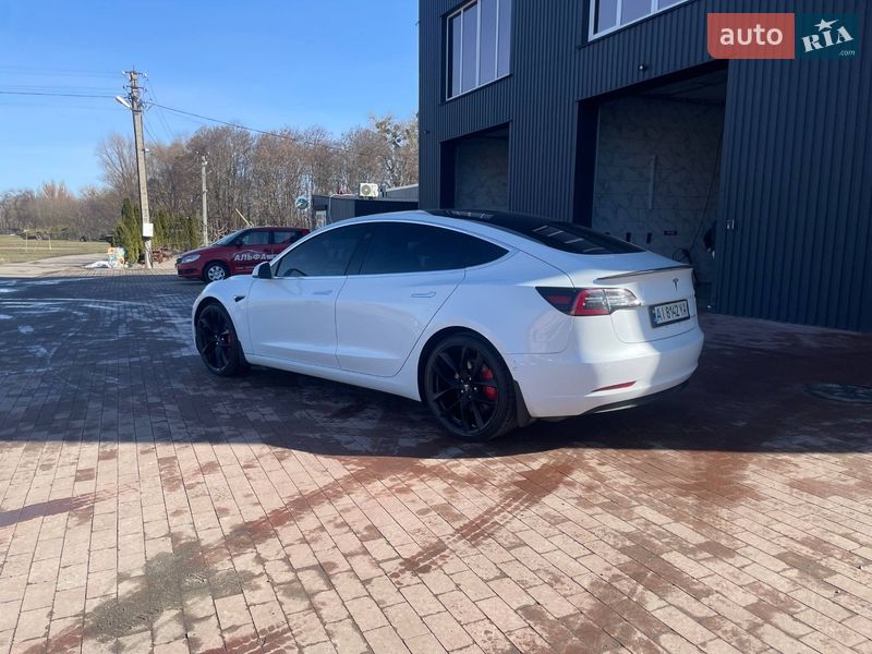 Седан Tesla Model 3 2018 в Києві