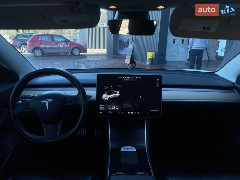 Седан Tesla Model 3 2018 в Києві