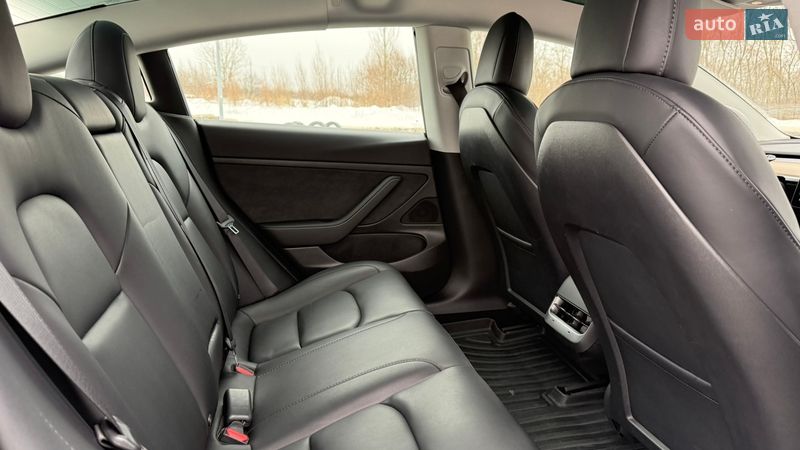 Седан Tesla Model 3 2021 в Львове