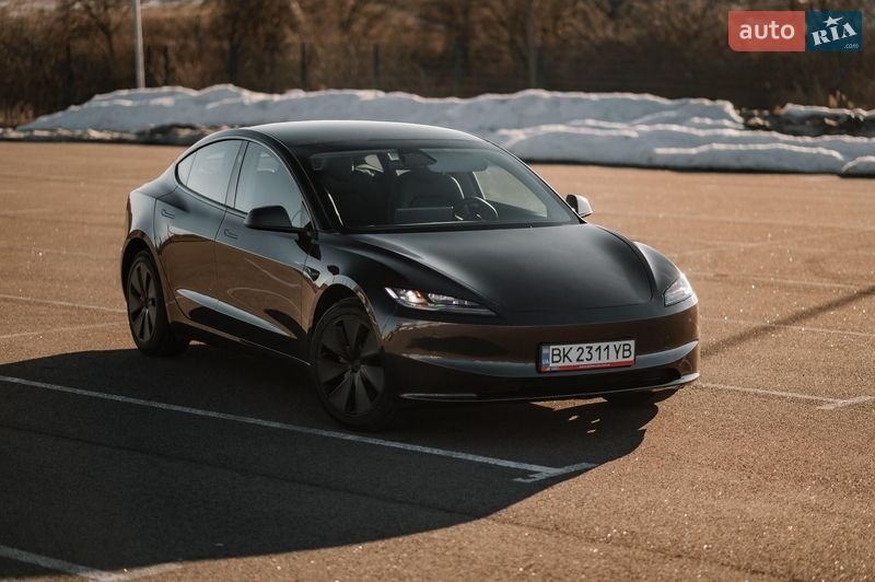 Седан Tesla Model 3 2025 в Ровно