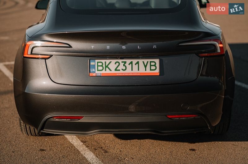 Седан Tesla Model 3 2025 в Ровно