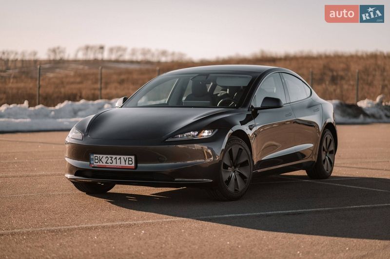 Седан Tesla Model 3 2025 в Ровно