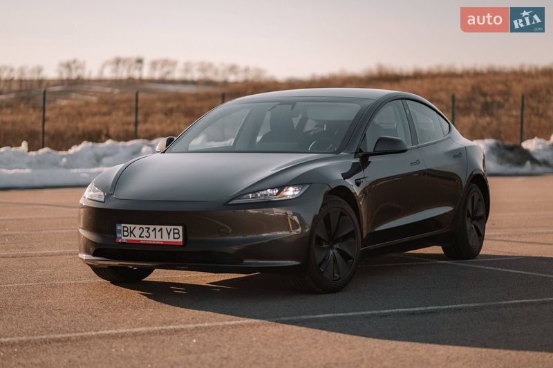 Седан Tesla Model 3 2025 в Ровно