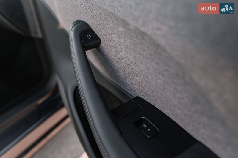 Седан Tesla Model 3 2025 в Ровно