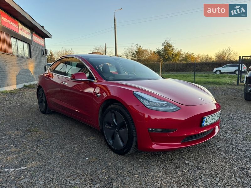 Седан Tesla Model 3 2018 в Луцьку