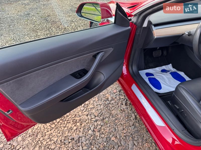 Седан Tesla Model 3 2018 в Луцьку