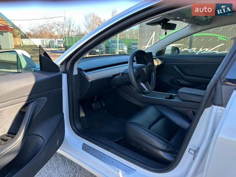 Седан Tesla Model 3 2019 в Києві