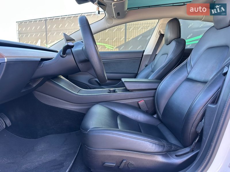 Седан Tesla Model 3 2019 в Києві