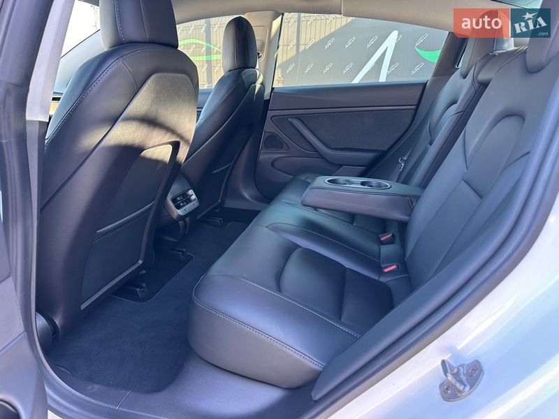 Седан Tesla Model 3 2019 в Києві