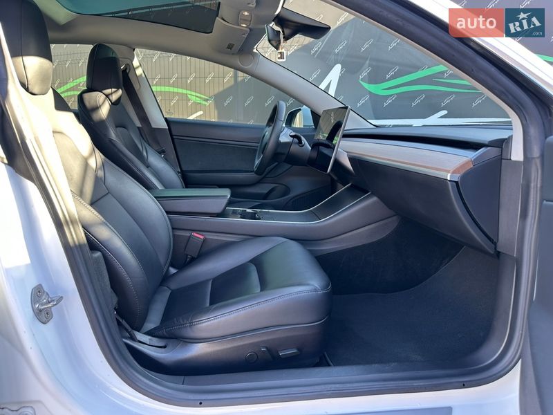 Седан Tesla Model 3 2019 в Києві
