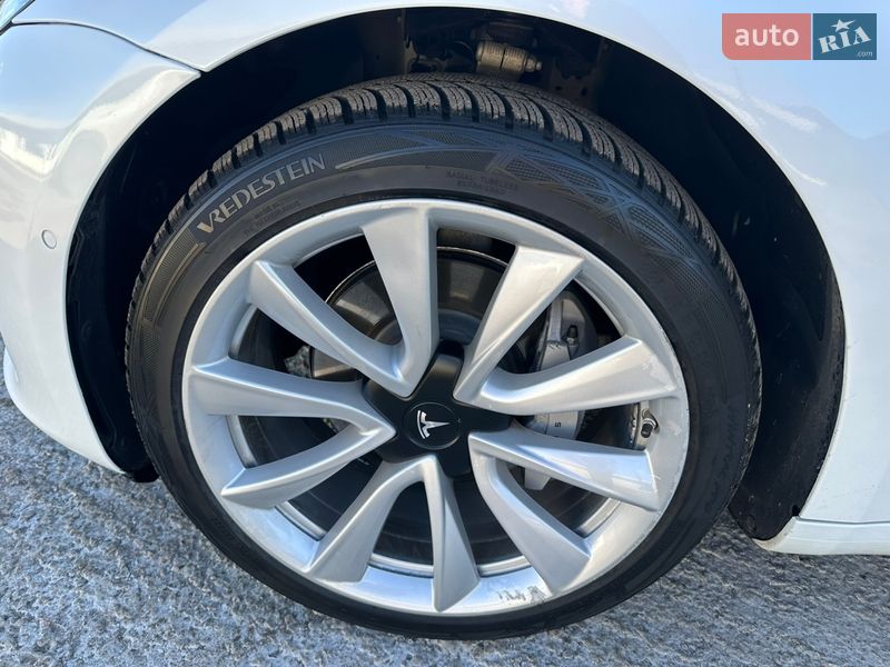 Седан Tesla Model 3 2019 в Києві
