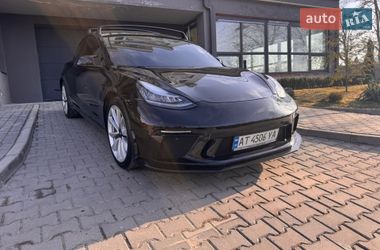 Седан Tesla Model 3 2020 в Ивано-Франковске