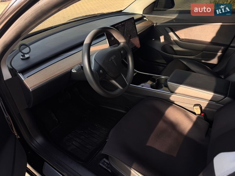 Седан Tesla Model 3 2020 в Івано-Франківську