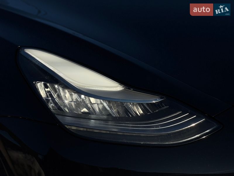 Седан Tesla Model 3 2018 в Житомире