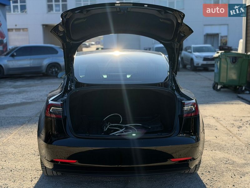 Седан Tesla Model 3 2018 в Житомире