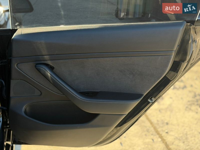 Седан Tesla Model 3 2018 в Житомире