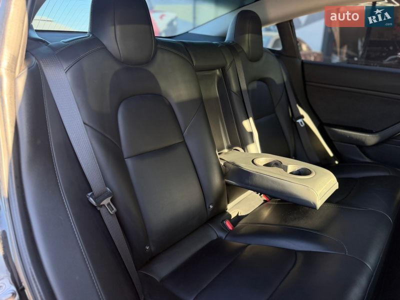 Седан Tesla Model 3 2018 в Житомире