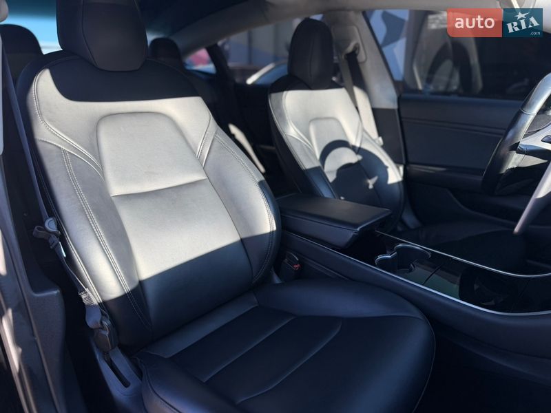 Седан Tesla Model 3 2018 в Житомире