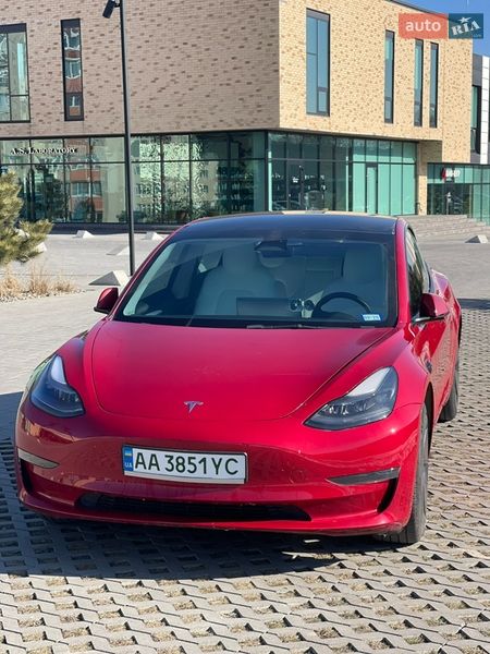 Седан Tesla Model 3 2022 в Виннице