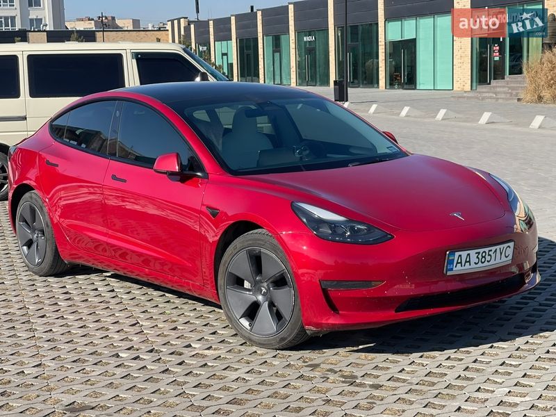 Седан Tesla Model 3 2022 в Виннице