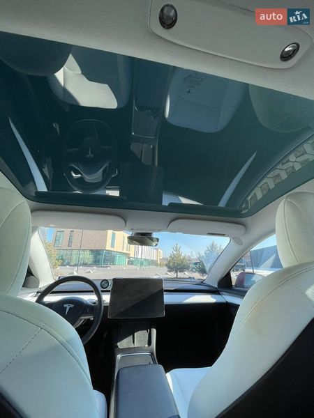 Седан Tesla Model 3 2022 в Виннице