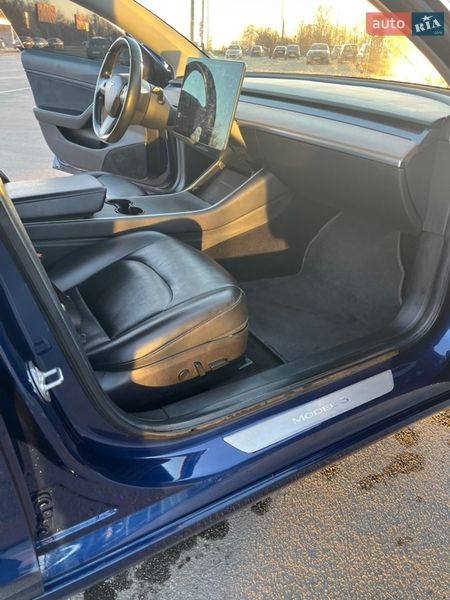 Седан Tesla Model 3 2018 в Ірпені