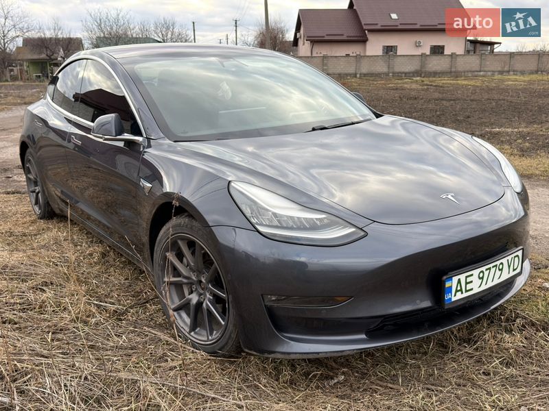 Седан Tesla Model 3 2018 в Кам'янському