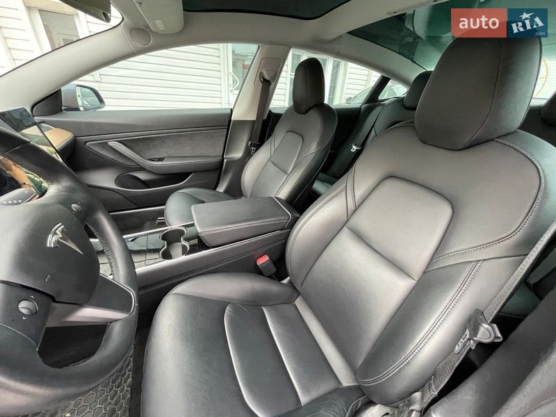 Седан Tesla Model 3 2018 в Києві