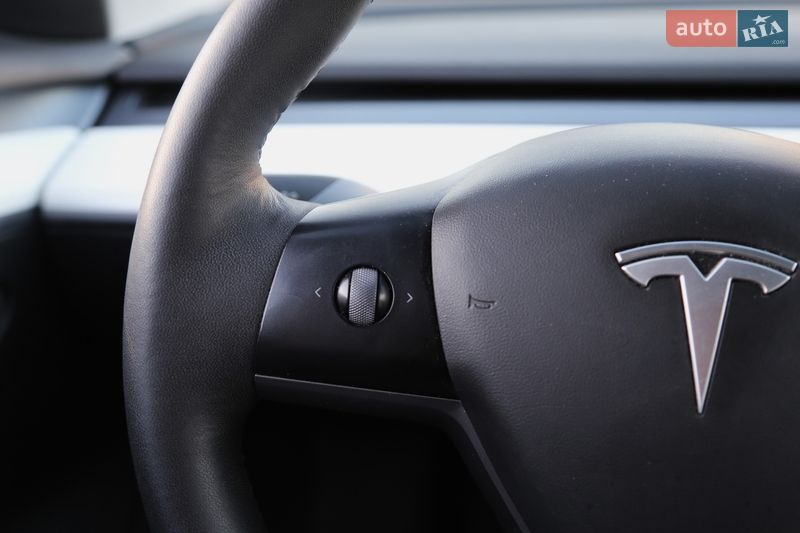 Седан Tesla Model 3 2021 в Києві