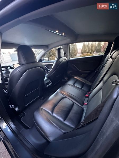 Седан Tesla Model 3 2022 в Стрию