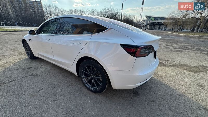 Седан Tesla Model 3 2018 в Ивано-Франковске