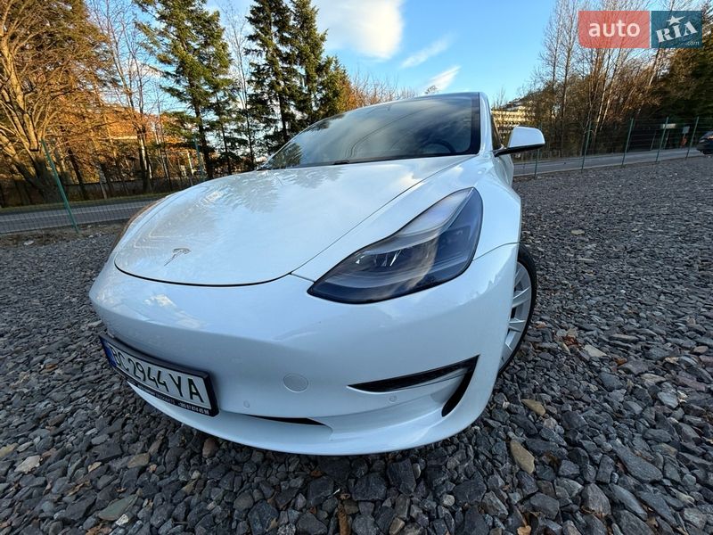 Седан Tesla Model 3 2021 в Трускавце
