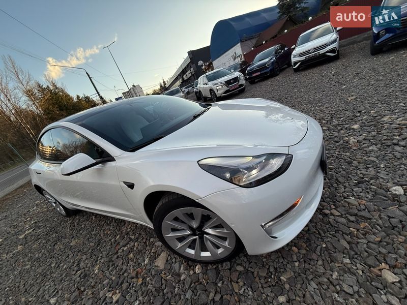 Седан Tesla Model 3 2021 в Трускавце