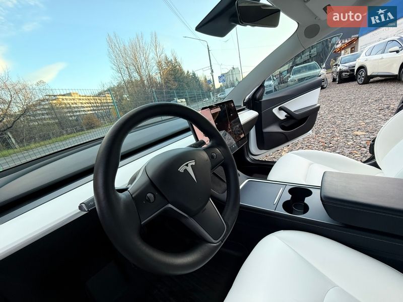Седан Tesla Model 3 2021 в Трускавце