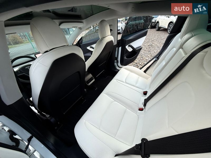 Седан Tesla Model 3 2021 в Трускавце