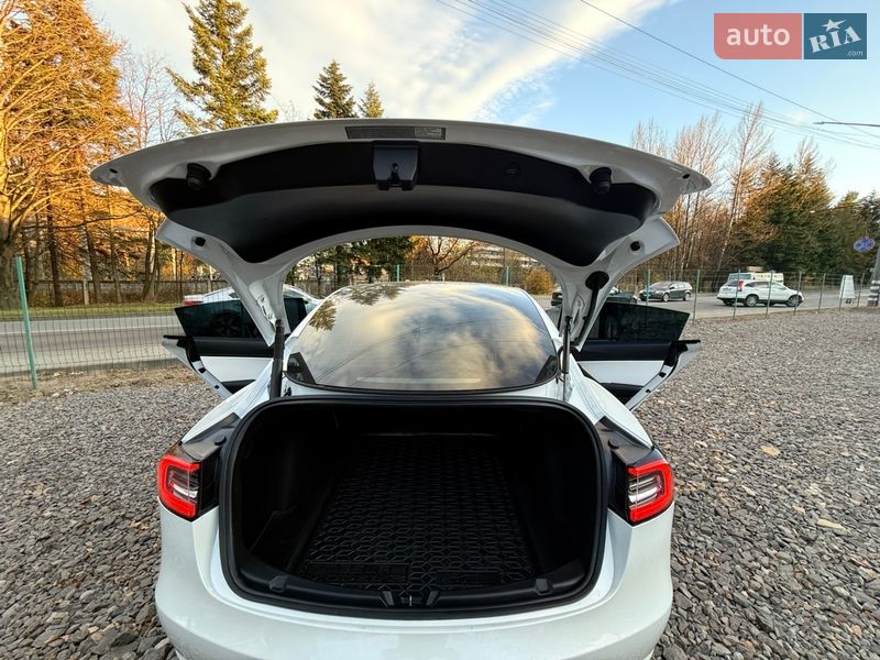 Седан Tesla Model 3 2021 в Трускавце