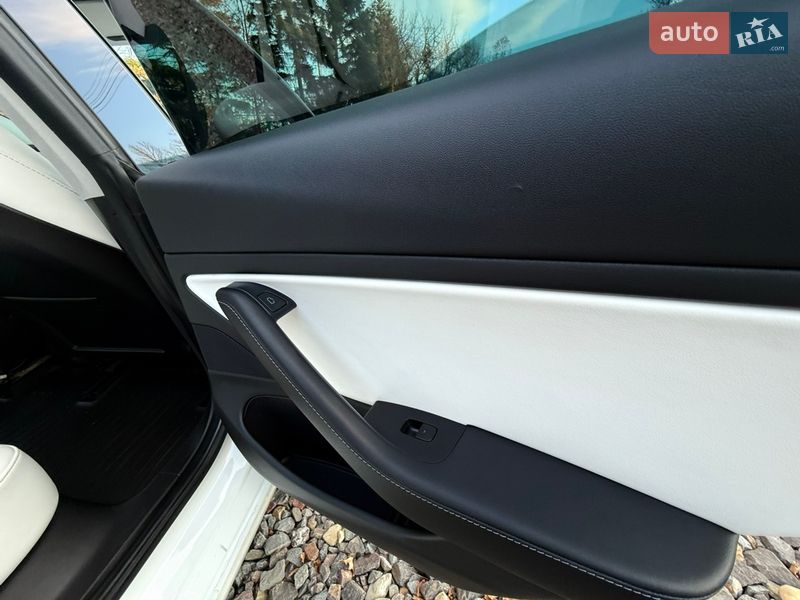 Седан Tesla Model 3 2021 в Трускавце